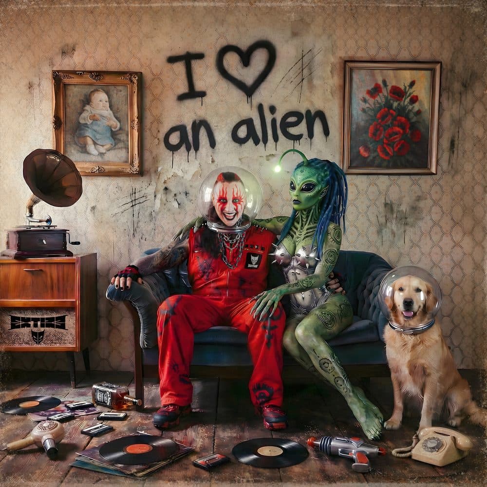 I LOVE AN ALIEN cover art